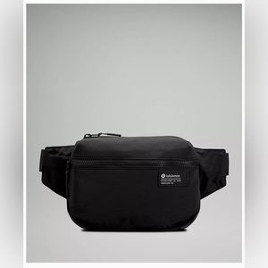 Lululemon Clean Lines Belt Bag - Black